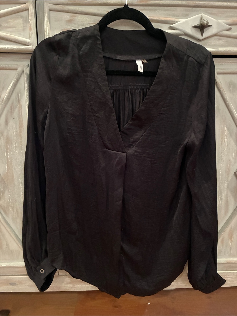glam Black V-Neck Long Sleeve Blouse